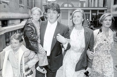 Heather with her stepfather Paul McCartney, mother Linda McCartney and half-siblings